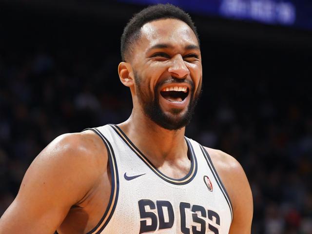 “九游app_ NBA最奇葩的玩笑时刻，球员爆笑全场”，爆笑nba游戏