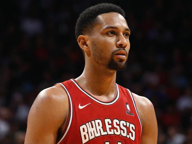 “九游app_ 历史回顾：NBA几十年来的十大经典封盖”，nba封面设计